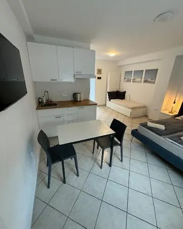 Cozy Flat Near Tivoli Park With Free Parking 아파트