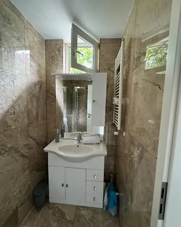 Апартаменти Cozy Flat Near Tivoli Park With Free Parking Любляна